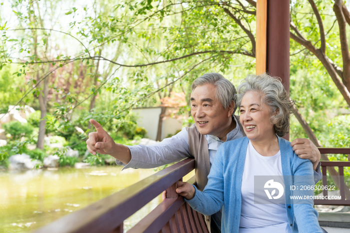 老年夫妻旅游