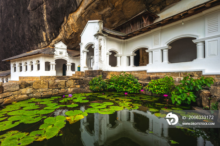 Dambulla cave temple, unesco heritage site in sri lanka