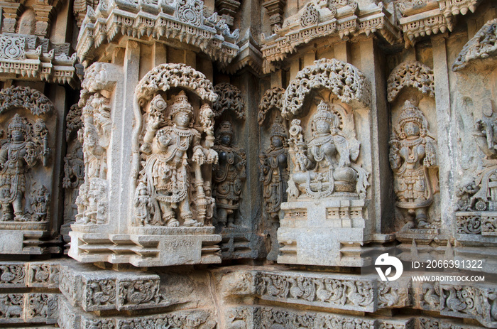 Carved idols on the Chennakesava Temple, is a Vaishnava Hindu temple, Somanathapura, Karnataka, India