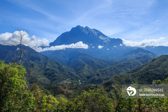 Amazing Mount Kinabalu of Sabah, Borneo / Majestic view of Mount Kinabalu