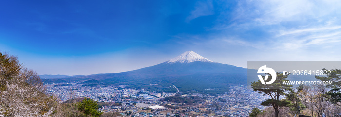 天上山展望台からの富士山のパノラマ眺望 / A panoramic view of Mt. Fuji from the Tenjoyama Park Observatory. Yamanashi, J