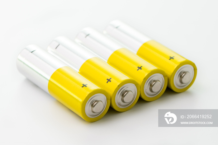 Yellow alkaline batteries