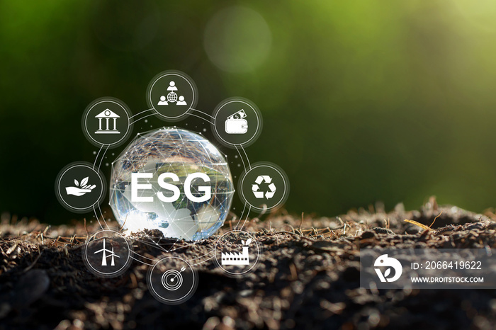 环境、社会和治理的ESG概念。水晶球，周围有ESG图标。i