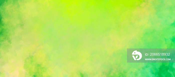 梦幻多云的天空黄绿色背景。自然薄雾壁纸。