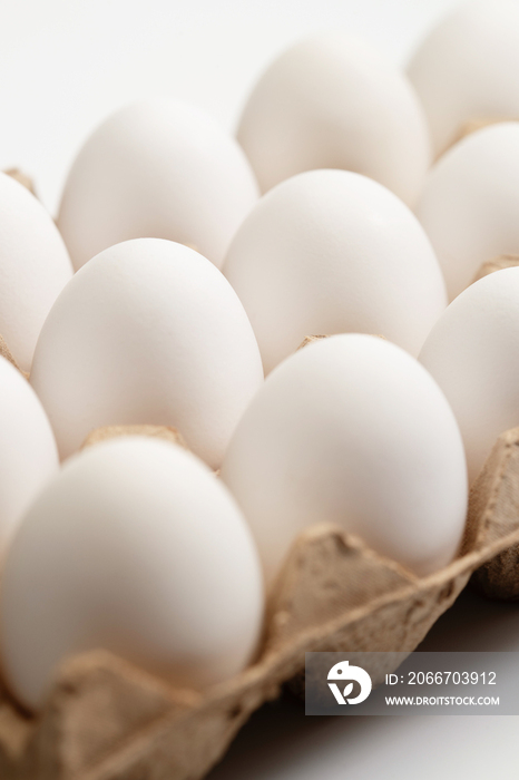 一盒白色的鸡蛋