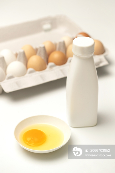健康食材鸡蛋和牛奶饮品