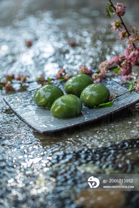 雨中的青团