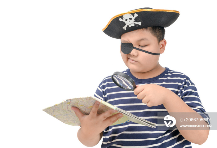 Kid pirate using magnifying glass to view the map