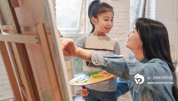 家教老师辅导小学生学习绘画