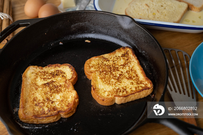 cooking french toast with iron skillet pan