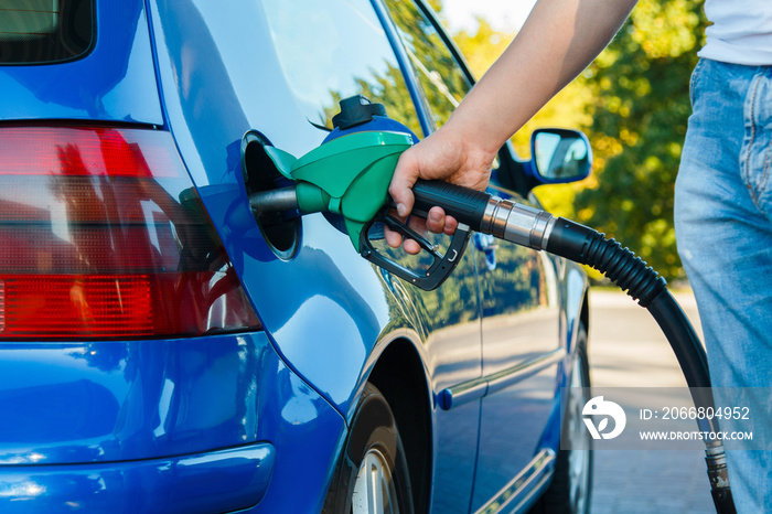 Man refuel his car