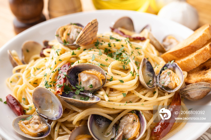 Vongole Blonco, pasta with clam shellfish