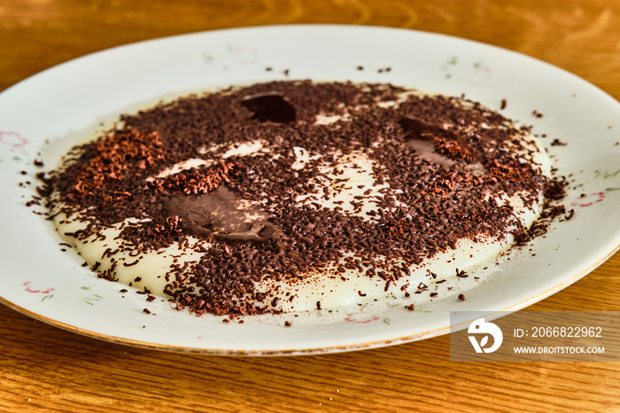 Semolina pudding with gratted chocolate