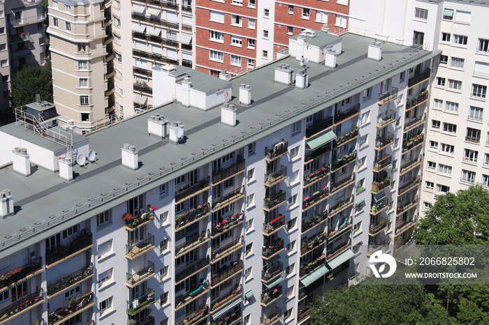 Barre d’immeuble HLM à Paris