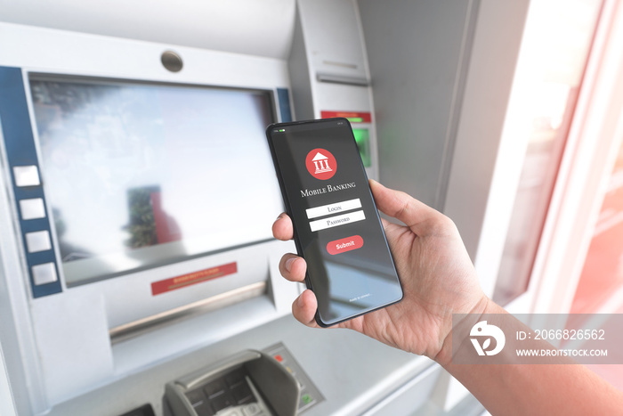 Withdraw money from an ATM with mobile phone