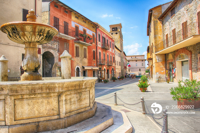 Deruta, place of the consuls:  Piazza dei Consoli  and fountain