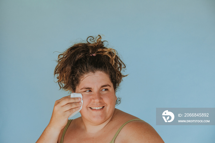 closeup of a plus size woman using makeup wipes