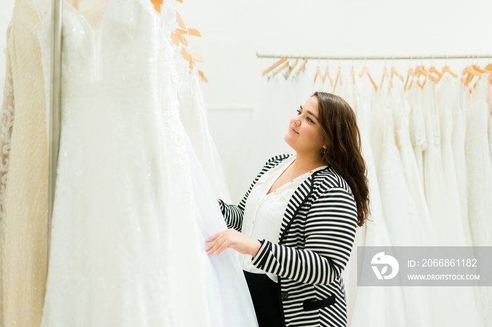 Overweight latin woman looking for a beautiful wedding gown