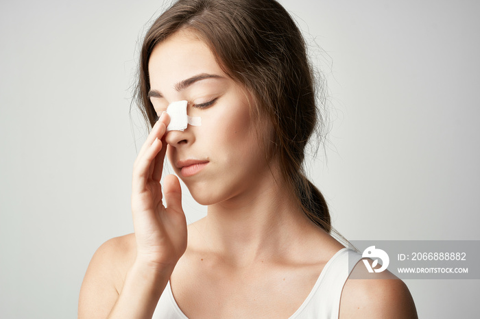 woman with broken nose health problems medicine injury