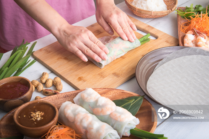 cooking vietnamese summer roll