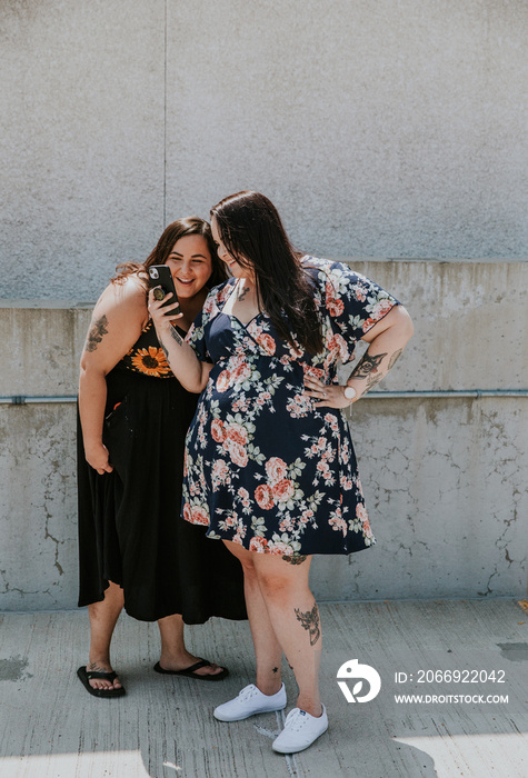 2 women look at phone