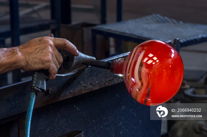 production of art glass in detail