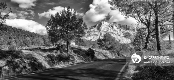 Montagne Sainte Victoire en Provence, paysage provençale