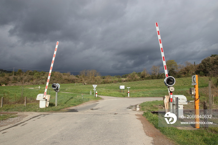 Passage à niveau dans l’Aude, Occitanie dans le sud de la France