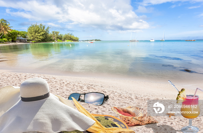 Cocktail sur plage paradisiaque des îles