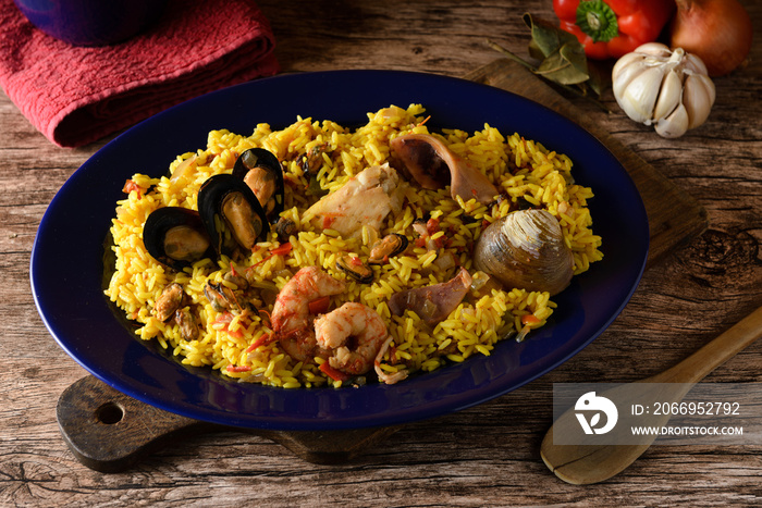 La paella, ​ o arroz a la paella, ​ ​es una receta de cocina con base de arroz, con origen en la Comunidad Valenciana, hoy en día muy popular en toda España y también en otros países como Argentina.