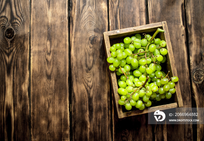 White grapes in an old box.