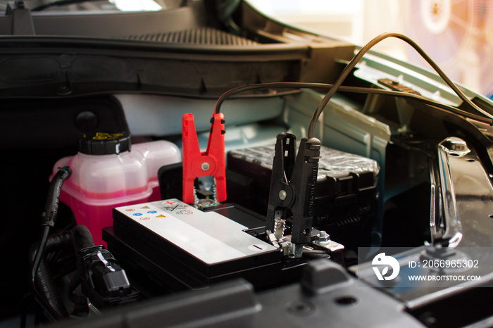 Car, open the bonnet, connect the battery, negative black, positive positive, red to charge the battery.