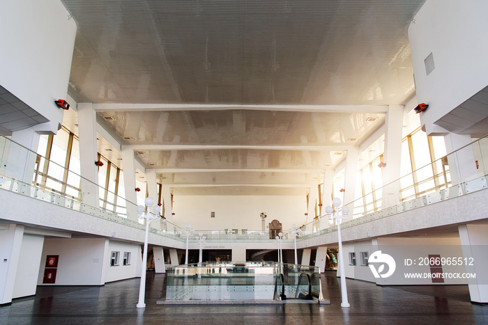 Hall station, airport. Large empty airport building