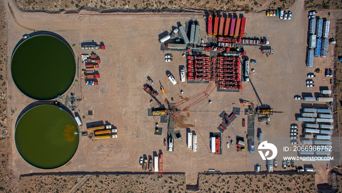 overhead view of hydraulic fracture set in reservoir