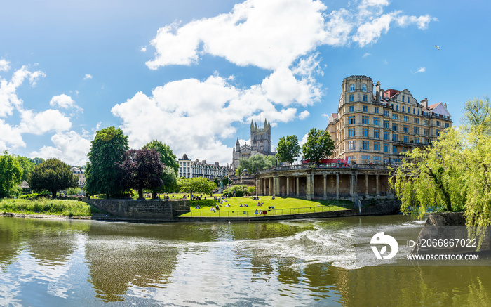 The Pulteney Bridge in Palladian style crosses the River Avon in Bath