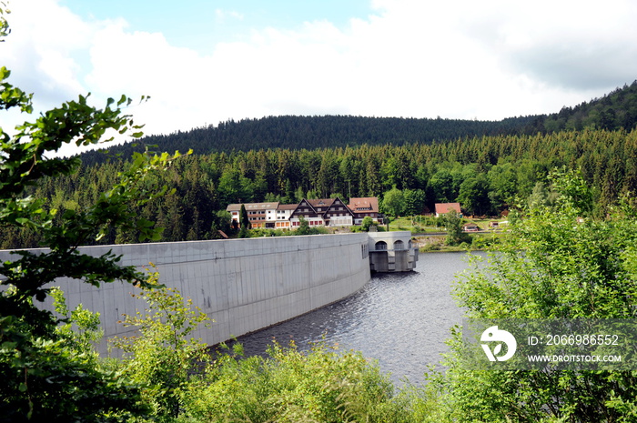 die Schwarzenbachtalsperre im Schwarzwald