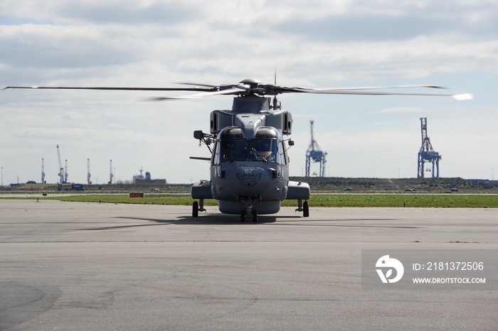 Hélicoptère Merlin de la Royal Navy