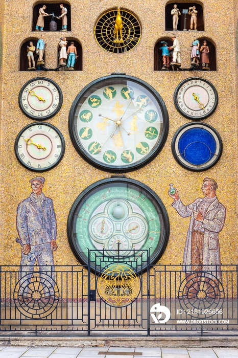 奥洛穆茨市政厅的天文钟