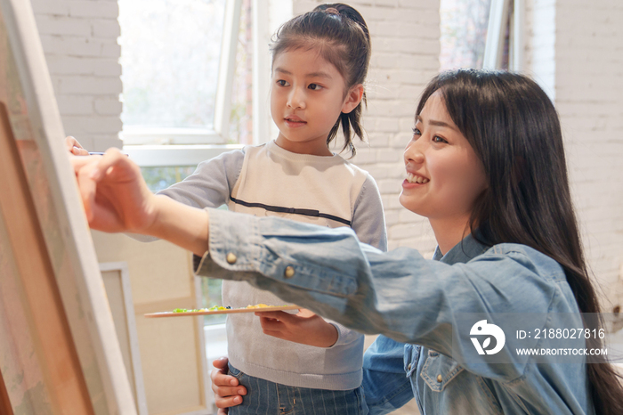 家教老师辅导小学生学习绘画