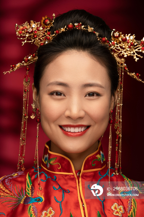 漂亮的中式新娘妆面特写