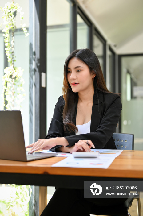 Portrait, Beautiful Asian financial analyst analyzing business financial and sales data