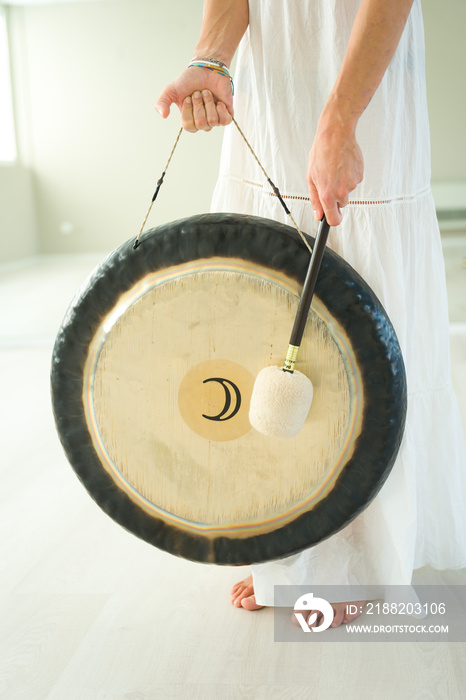 Gong for therapy and meditation music, performed with gong and vibrating bowl. gong therapy