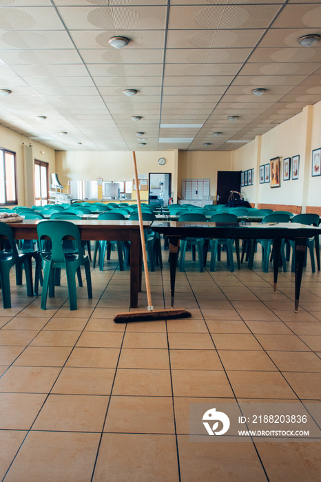 un restaurant vide pendant le confinement