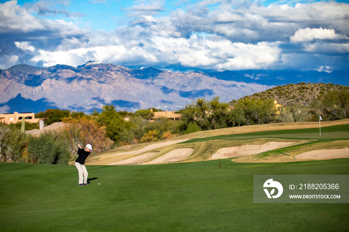 Retired Woman playing Golf in Tucson Arizona