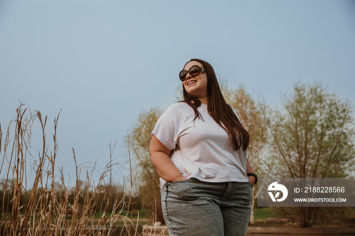 plus size woman wears sunglasses outside