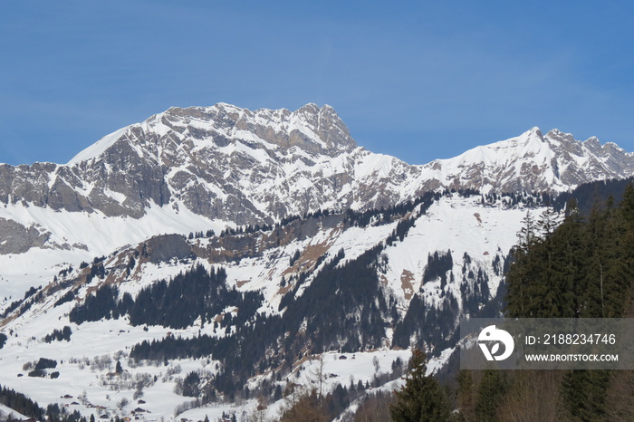 Auvergne-Rhone-Alpes - Savoie -  Notre-Dame-de-Bellecombe,  Sommets enneigés de la chaine des Aravis