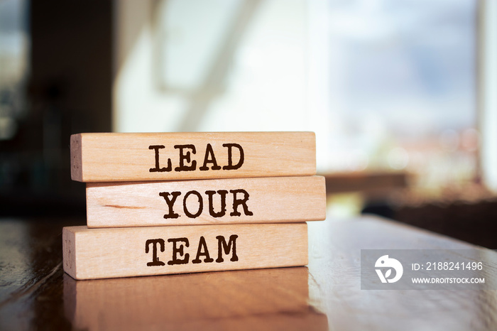 Wooden blocks with words ’Lead Your Team’.