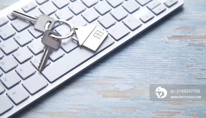 House keys on the computer keyboard.