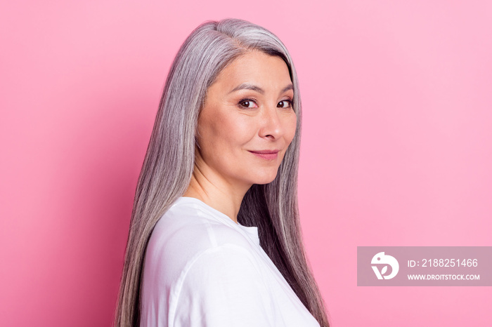 Photo portrait of senior woman with grey hair smiling wearing casual clothes isolated on pastel pink color background