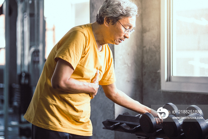 ASIAN older man Exercise in the gym Symptoms of recurrent heart disease Cause too much exercise.